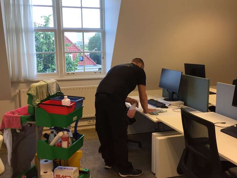 Schoonmaakbedrijf C Spaans kantoren reinigen